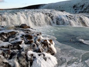 Gullfoss – der berühmte Wasserfall im Winterkleid
