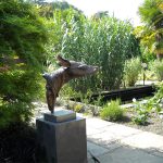 Während unseres Besuches gab es als zusätzliche Attraktion an einem Rundweg im Garten eine Skulpturenausstellung mit über 60 Objekten zu bestaunen.
